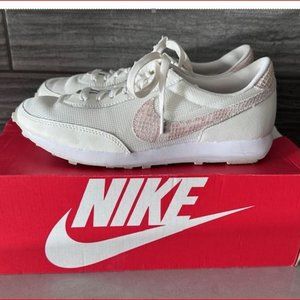 Nike Daybreak Sneaker (Women)